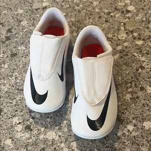 NIKE JR MERCURIAL VAPOR 15 Club 11T Soccer Cleats